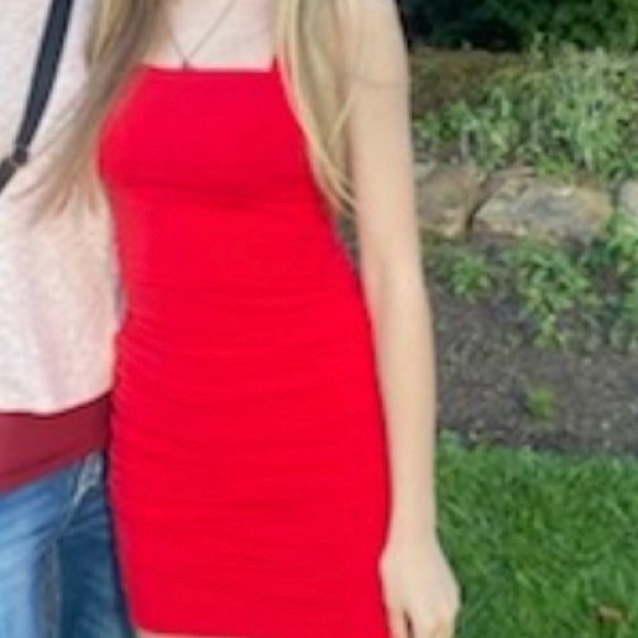 red right formal dress - Picture 4 of 4